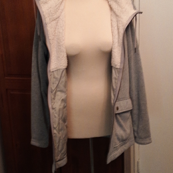 Columbia Jacket/Hoodie - Picture 2 of 5